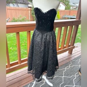 Vintage Gunne Sax 80s Black Velvet Lace Midi Strapless Party Dress Size 0 / XS